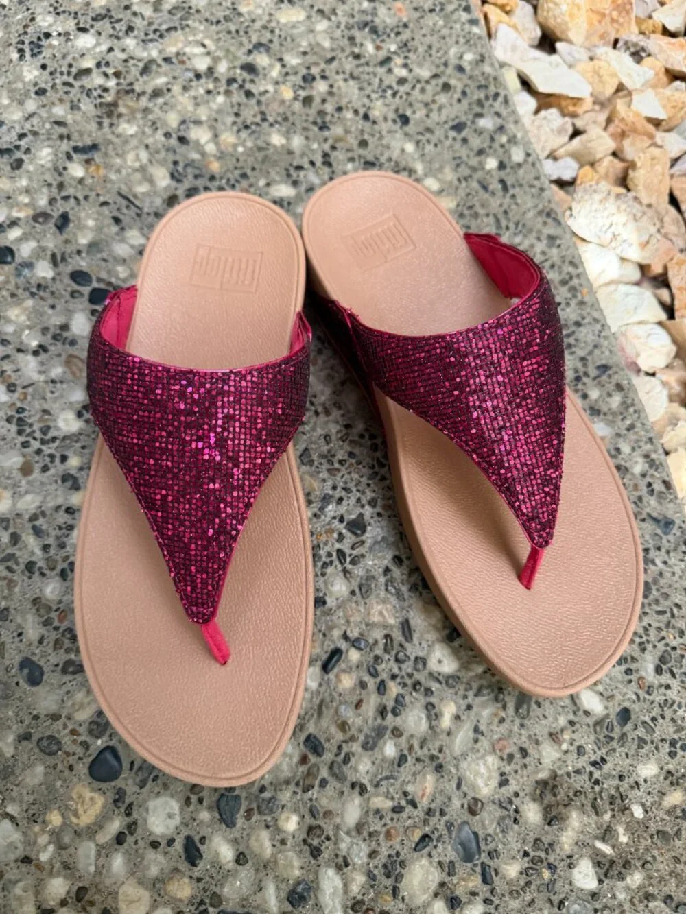 NIB FitFlop Lulu Glitterball Toe-Post Sandals - Raspberry 7.5